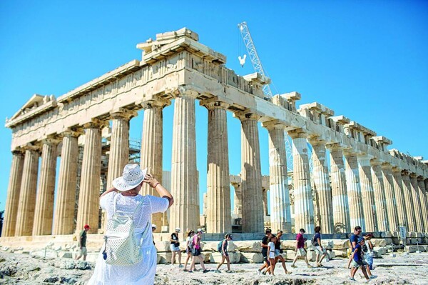 Кипр сражается с лесными пожарами из-за экстремальной жары в регионе